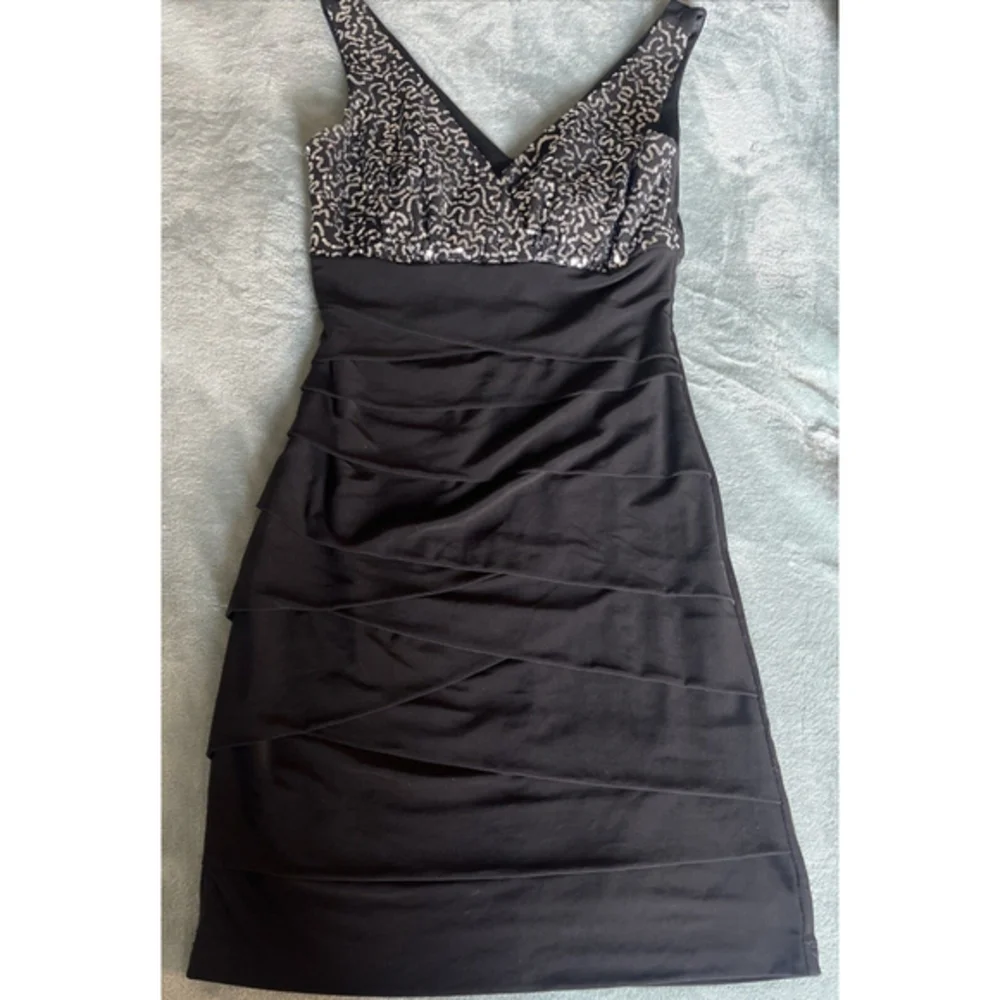B. Smart Juniors‎ Sleeveless Black Plunge Bodycon Sequin Cocktail Dress Sz Small